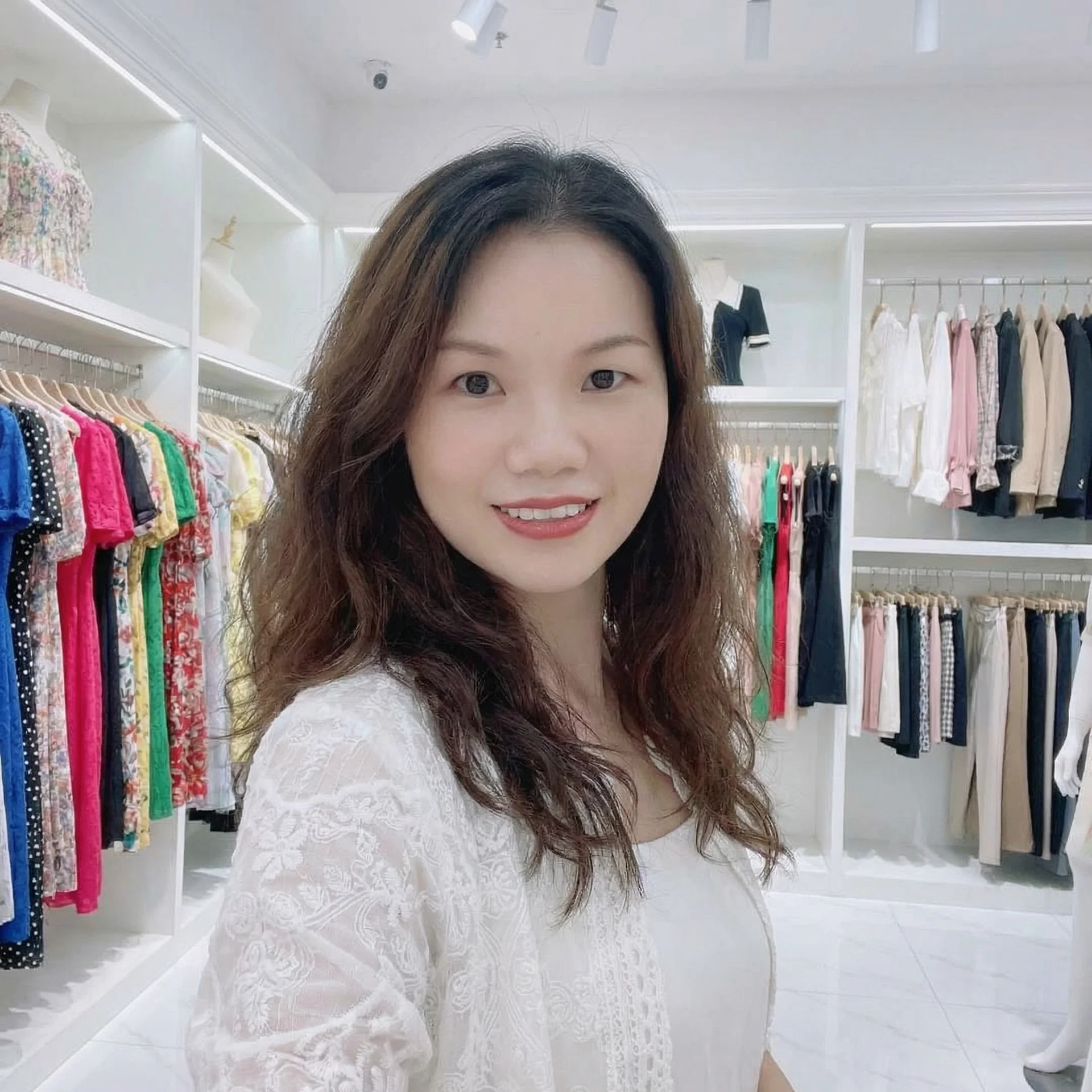 Algo Bert Fashion Judy im Ausstellungsraum